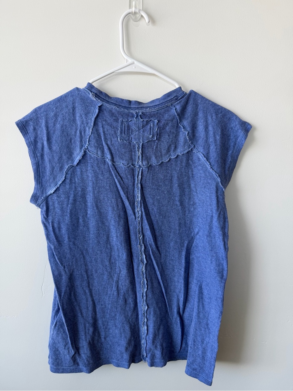 We The Free Free People Blue Raw Seam Tee Small - Picture 2 of 3